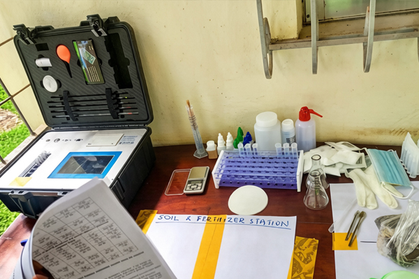恒美智造土壤肥料养分检测仪跨境服务|博茨瓦纳农户实现快速精准测土赋能农耕